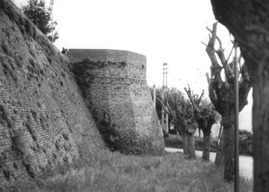 Mura di cinta del castello di Scapezzano